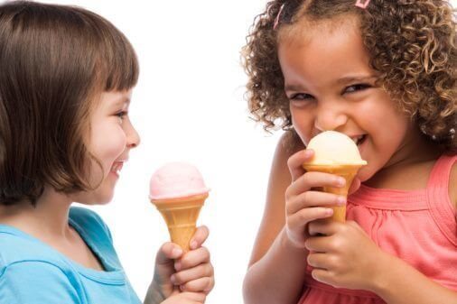 ice-cream-two-girls